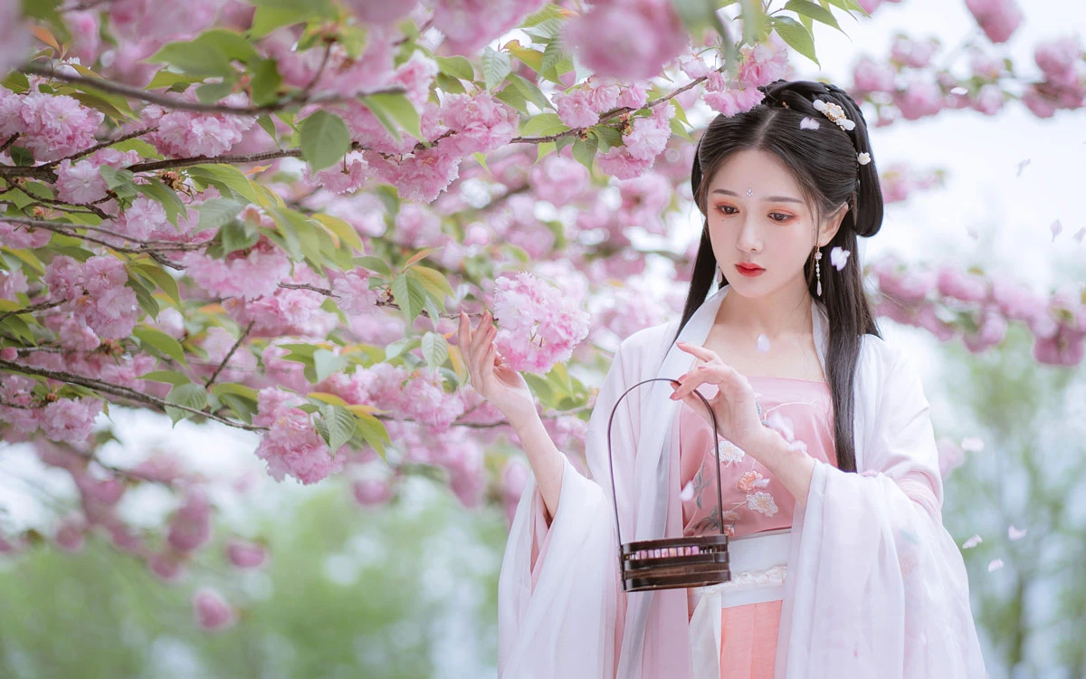 Discovering Ancient China's Spring Excursion: Traditions and Customs