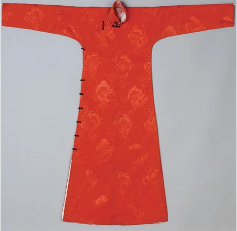 Exploring the Allegory of Chinese Color Theory in Traditional Dress