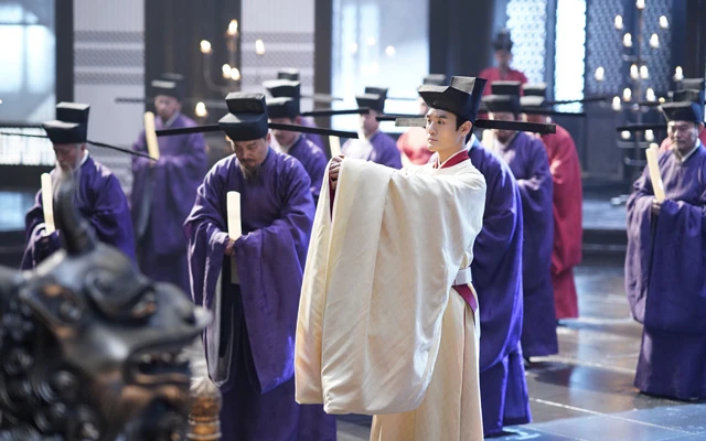 Exploring the Allegory of Chinese Color Theory in Traditional Dress