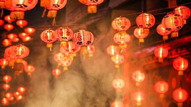 Exploring the Allegory of Chinese Color Theory in Traditional Dress