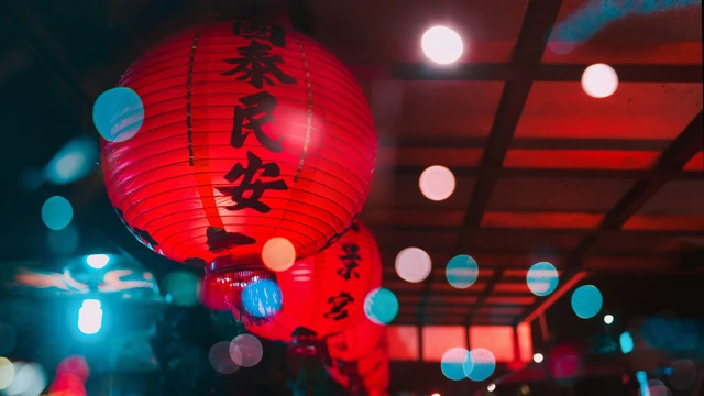 Exploring the Allegory of Chinese Color Theory in Traditional Dress