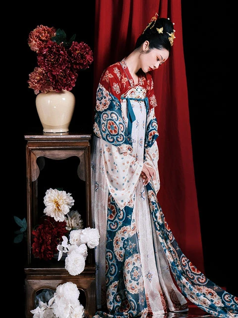 Exploring the Vibrant Palette of Ancient China: Hanfu Color Scheme