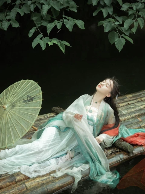 Exploring the Vibrant Palette of Ancient China: Hanfu Color Scheme