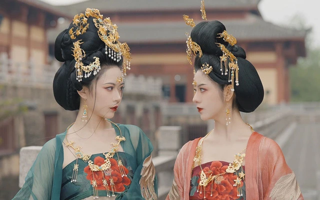 The Allure of Hanfu: An Introduction to the Traditional Dress of China