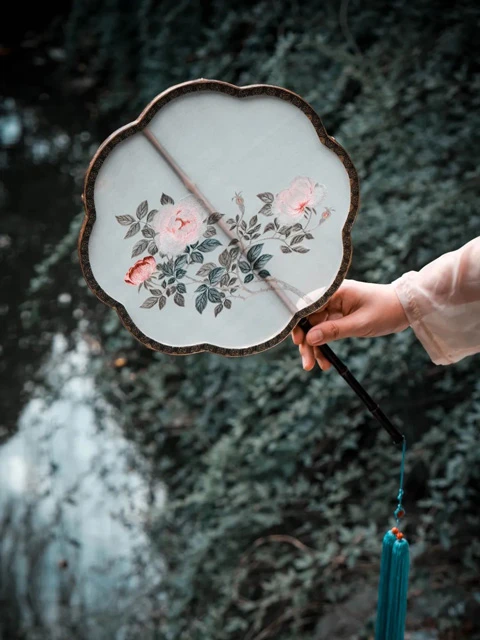 The Allure of Hanfu: An Introduction to the Traditional Dress of China