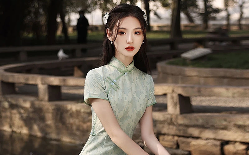 Chinese Cheongsam Lapel Forms: Characteristics and Occasions to Wear Them