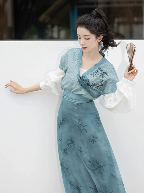 Embrace the Grace of Summer Hanfu Fabrics: The Perfect Blend of Tradition and Comfort