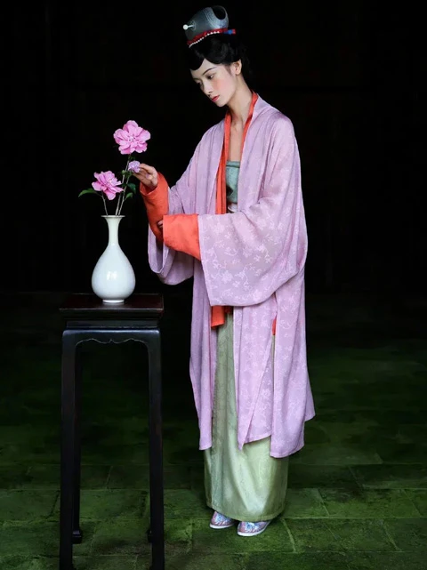 Stunning Hanfu Photography that Transports You into the Glamorous World of Ancient China