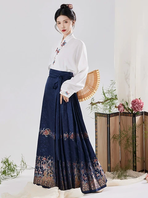 How to Seamlessly Integrate the Mamian Skirt into Your Daily Outfits