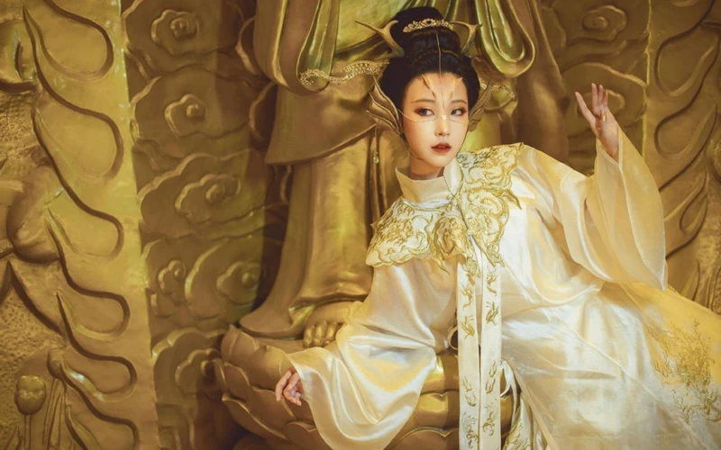 Uncovering the Oriental Beauty through the Lives of Three Inspiring Chinese Women