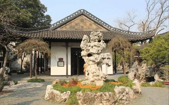 Contrasting the Style and Essence of Chinese Garden in Hangzhou, Suzhou, and Yangzhou