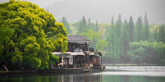 Contrasting the Style and Essence of Chinese Garden in Hangzhou, Suzhou, and Yangzhou