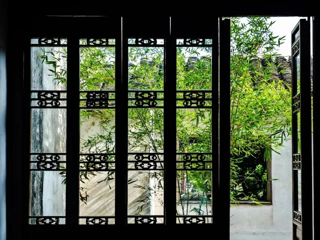 Contrasting the Style and Essence of Chinese Garden in Hangzhou, Suzhou, and Yangzhou
