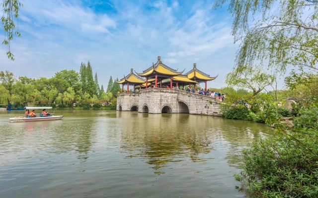 Contrasting the Style and Essence of Chinese Garden in Hangzhou, Suzhou, and Yangzhou