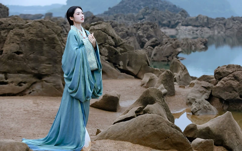 Unveiling the Traditional Hanfu Warring States Robe