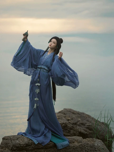 Unveiling the Traditional Hanfu Warring States Robe