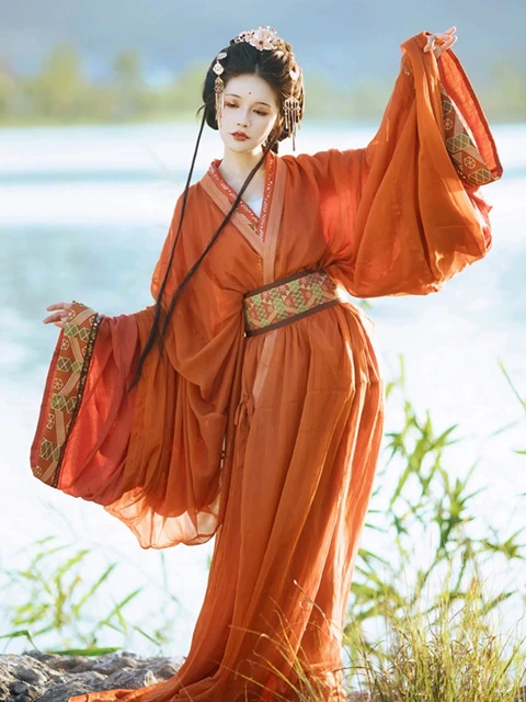 Unveiling the Traditional Hanfu Warring States Robe