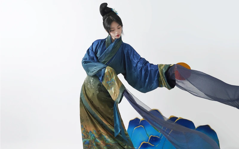 From Dynasties to Daily Wear: The Resurgence of Hanfu Fashion