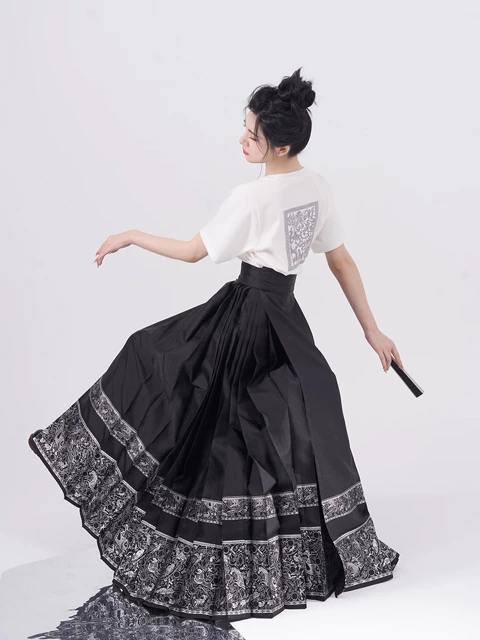 From Dynasties to Daily Wear: The Resurgence of Hanfu Fashion