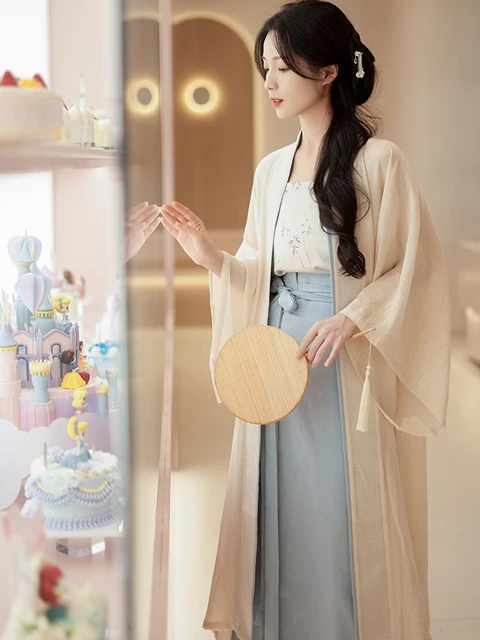 From Dynasties to Daily Wear: The Resurgence of Hanfu Fashion