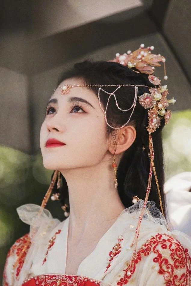 ju-jingyi-hanfu_1_circle_Px70G2925