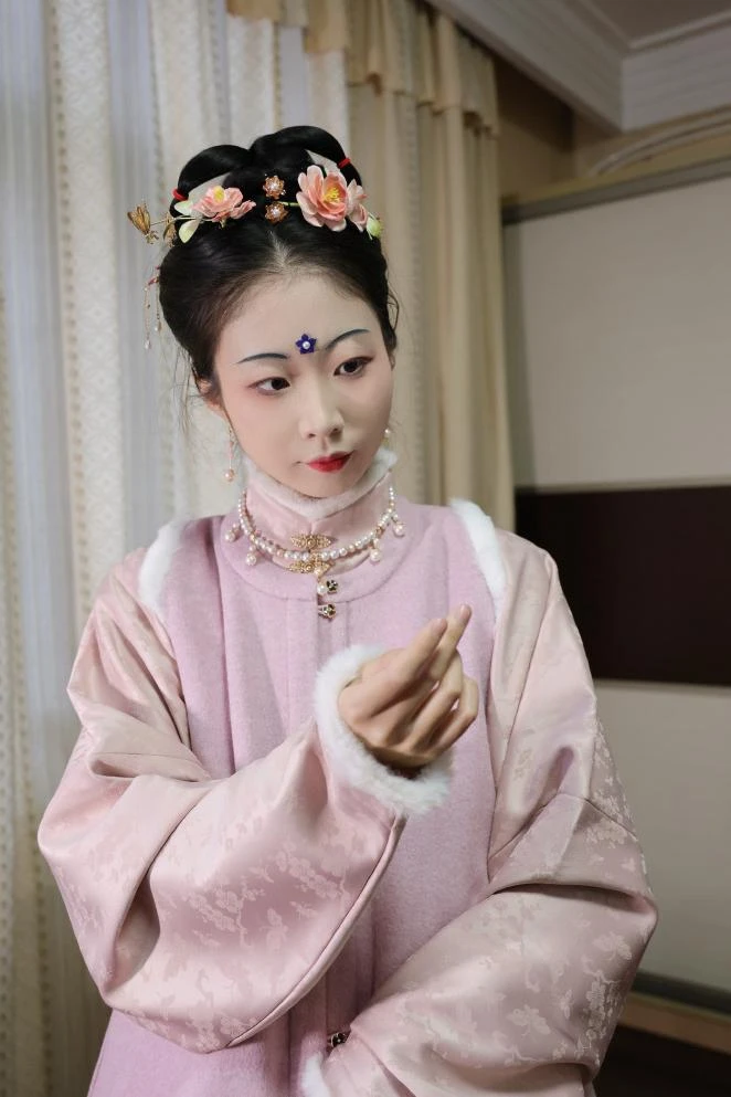 Bijia-Hanfu-2_1_circle_kZ3r1922