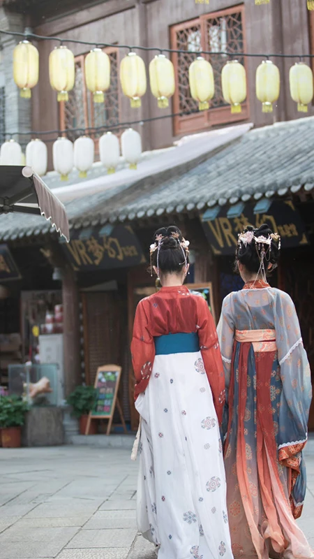 How Hanfu is Shaping Modern Trends in 2024