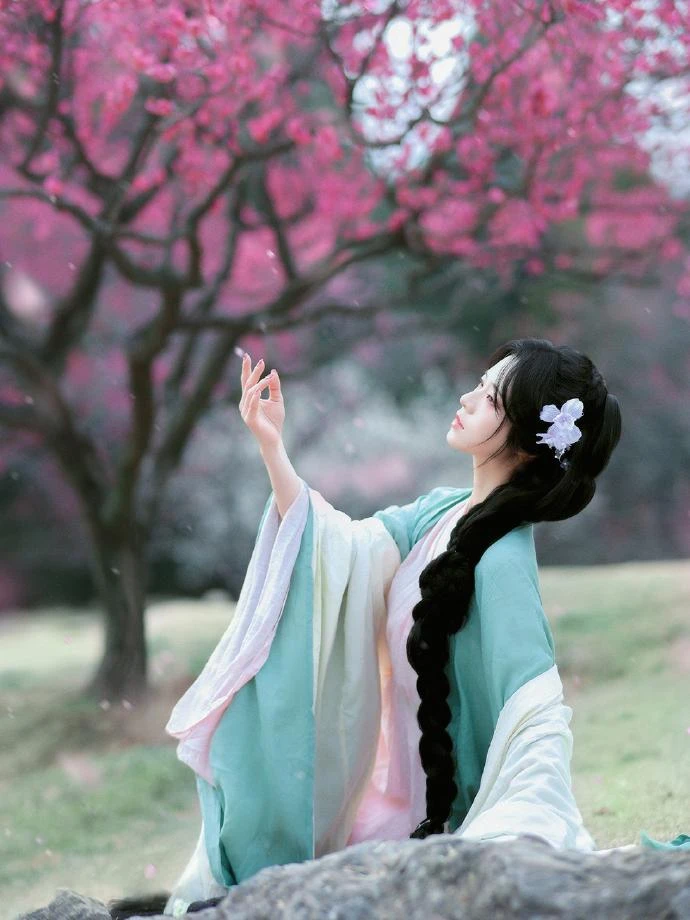 Spring-Hanfu-Photo-1_1_circle_R5qjq17581
