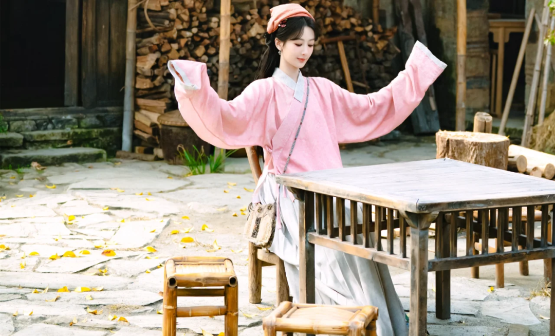 Yang Zi's Hanfu Outfits for Lantern Festival