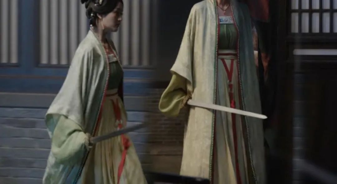 The Tradition of Ancient Women's Waist Ribbons