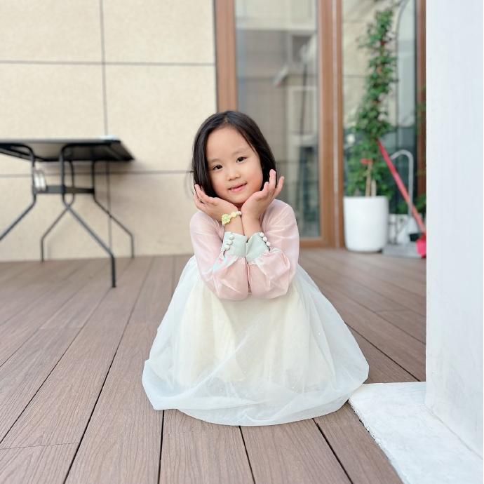 hanfu-girl-2_1_circle_60zET32121