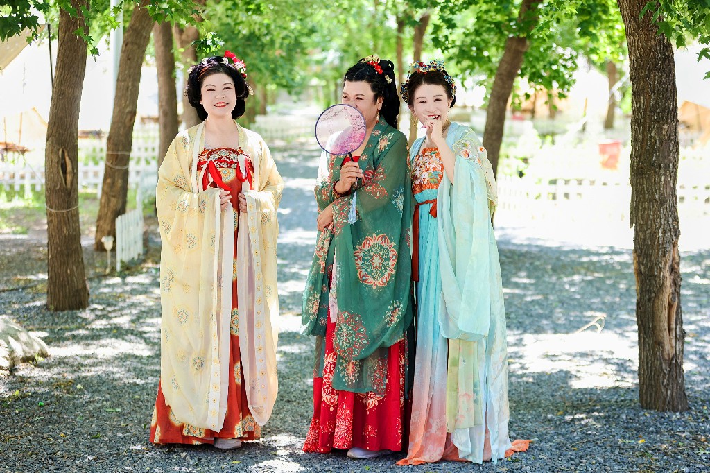 北京青龙峡汉服文化体验活动引客打卡-中国旅游新闻网