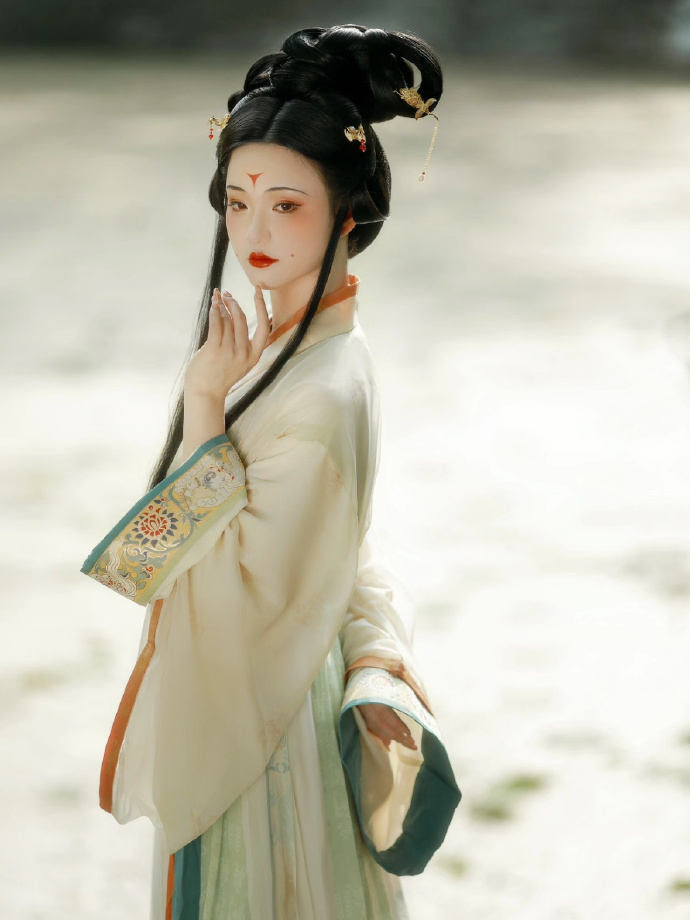 robe-2_1_circle_OdcvA14595