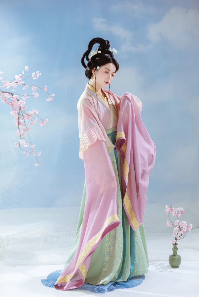 robe-4_1_circle_WfrZn35279