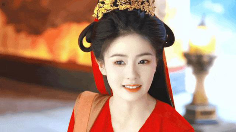 Bai Lu's Triple Win: Acting Range, Commercial Clout, and Industry Influence