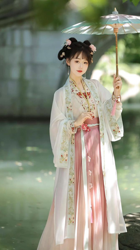 Hanfu Revival: Qin to Song Dynasty Robes Reimagined