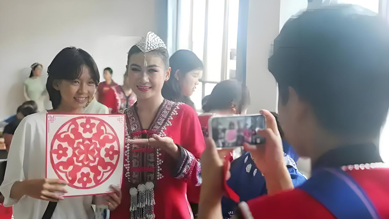 Pu'er and Laotian Youth Exchange Through Tea and Coffee Culture