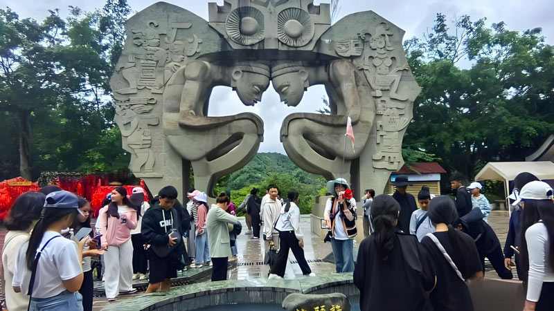 Pu'er and Laotian Youth Exchange Through Tea and Coffee Culture