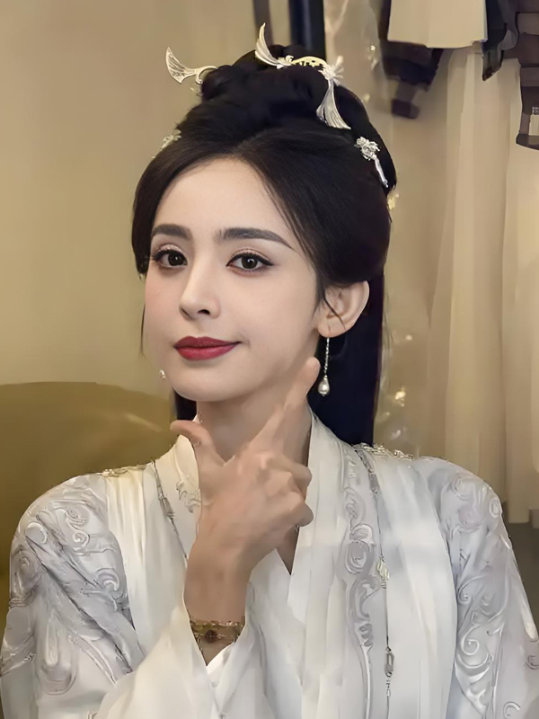 How Gulnazar's Genuine Smile is Shaping Stardom