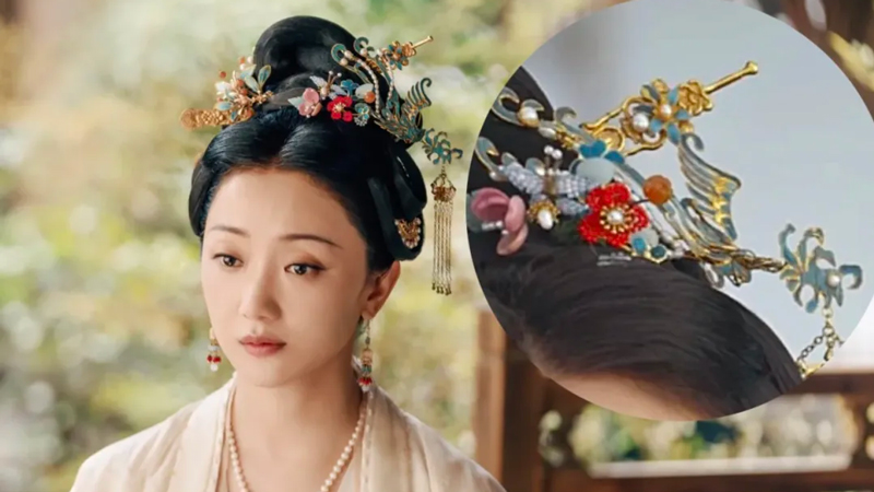 Wearing an Earpick Hairpin on Your Head?