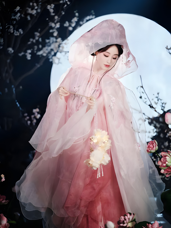 Zhu Xudan Shines in Pink Hanfu and Cloak