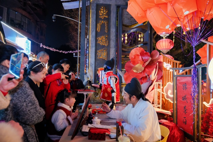 Lantern-2_1_circle_tEvy143006