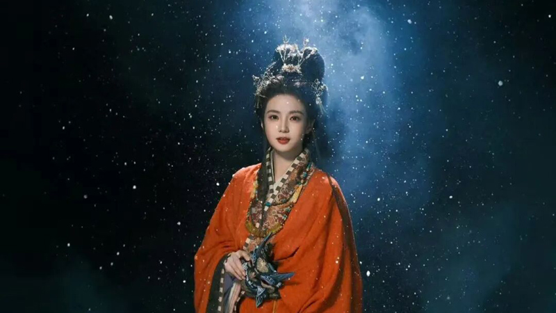 5 Stars in Classic Chinese Costumes