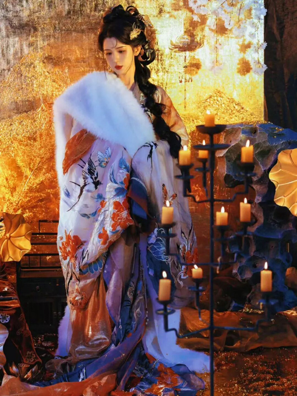 5 Stars in Classic Chinese Costumes