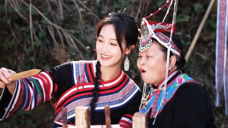 Lan Yingying’s She Dress Wins Hearts