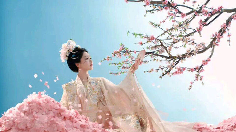 Mao Xiaotong’s Hanfu Guide for Petite Statures