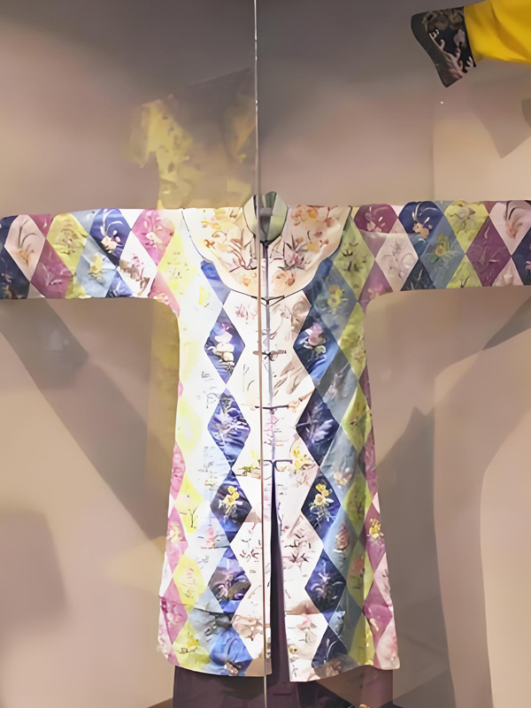 Symbols of Ming Dynasty Female Attire