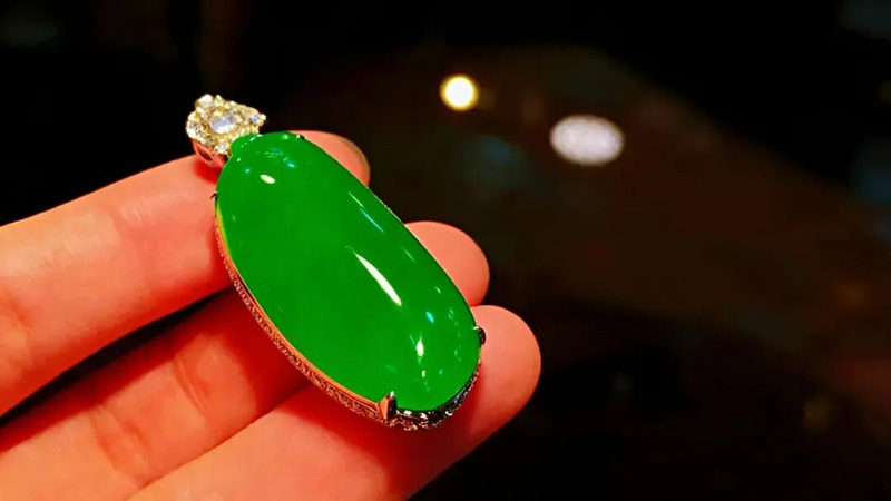 The Guide to Telling jadeite and nephrite Apart
