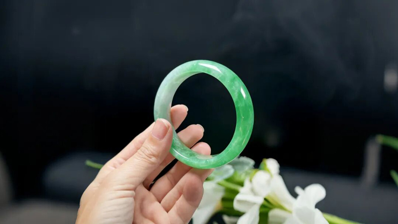 The Guide to Telling jadeite and nephrite Apart