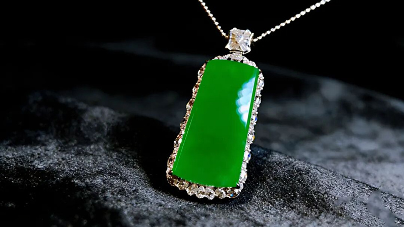 The Guide to Telling jadeite and nephrite Apart